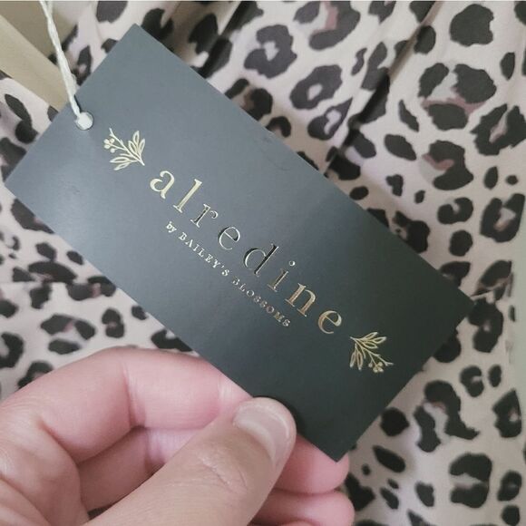 New Bailey's Blossoms Alredine Leopard Pinted Wrap Mommy & Me Dresses Sz S & 3T - Picture 5 of 12